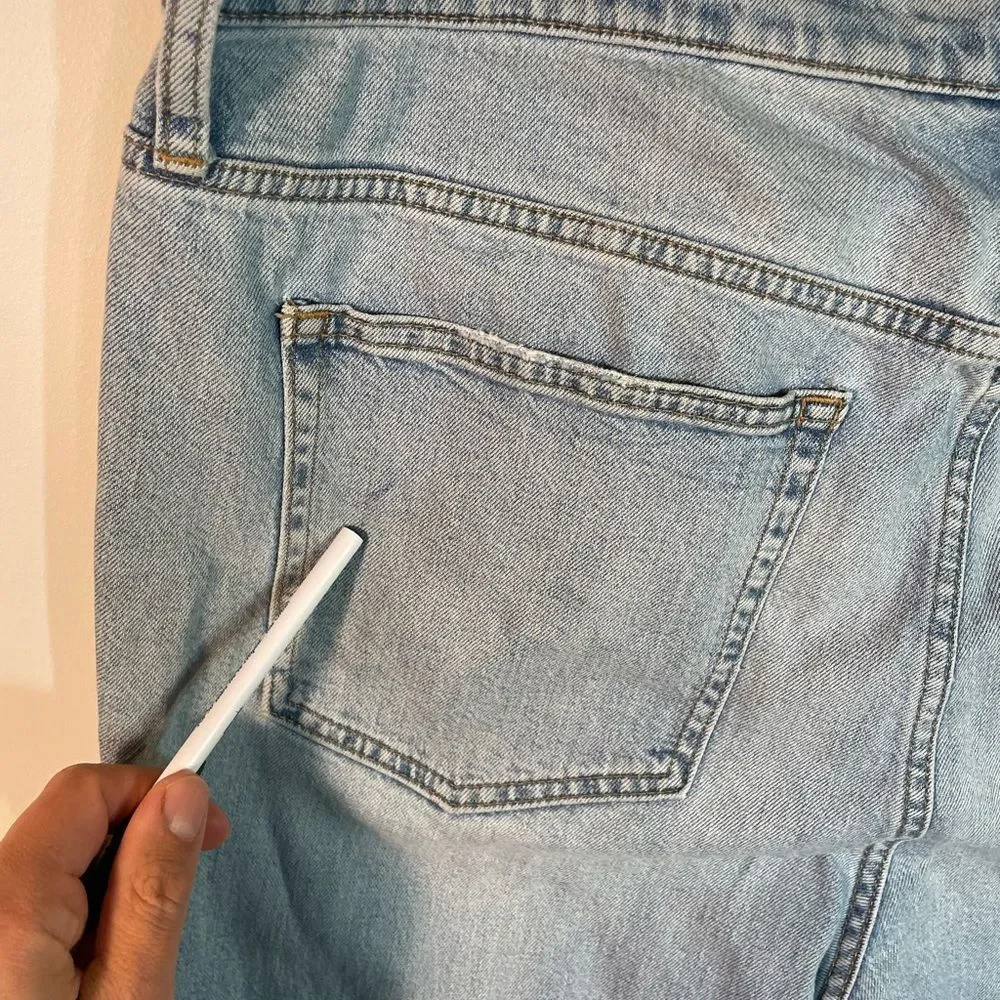 J Crew Slim Boyfriend Jeans Frayed Bottoms Women’s Size‎ 32